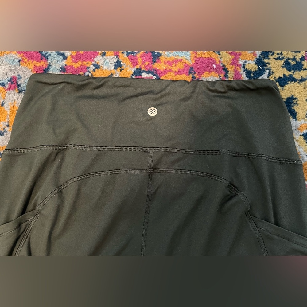 Leggings pants - Unknown brand Green Workout - size is approx Large. Pockets - Picture 10 of 13
